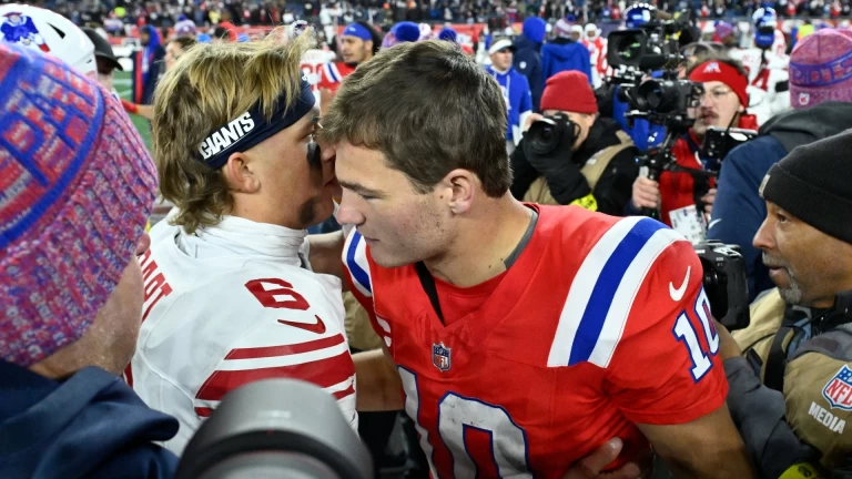 Patriots Dominate Giants 33-15, Eye the AFC #1 Seed