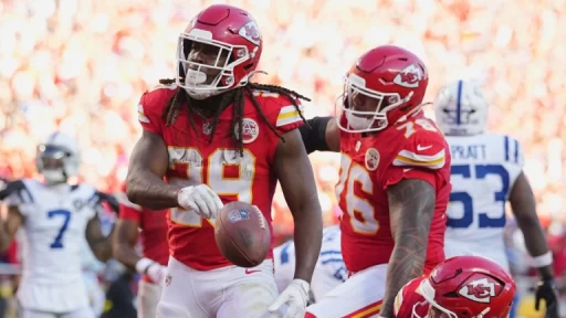 Fantasy Football Choices: Kareem Hunt vs. Zonovan Knight