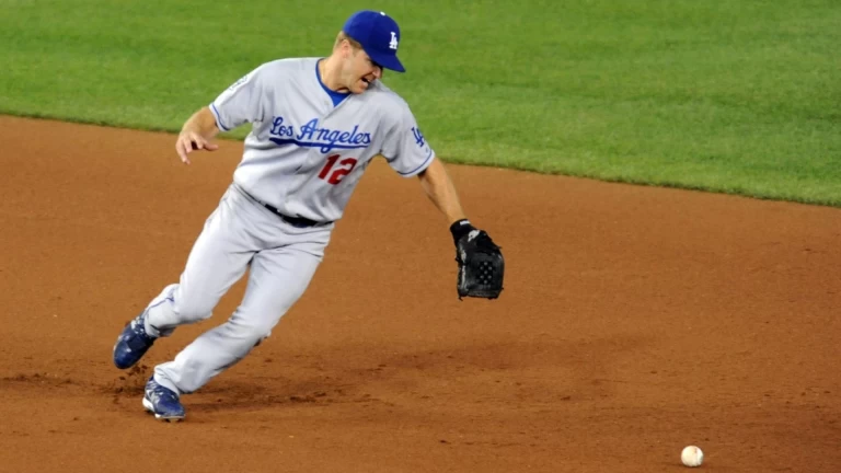 Jeff Kent Inducted into MLB Hall of Fame Amid Controversy