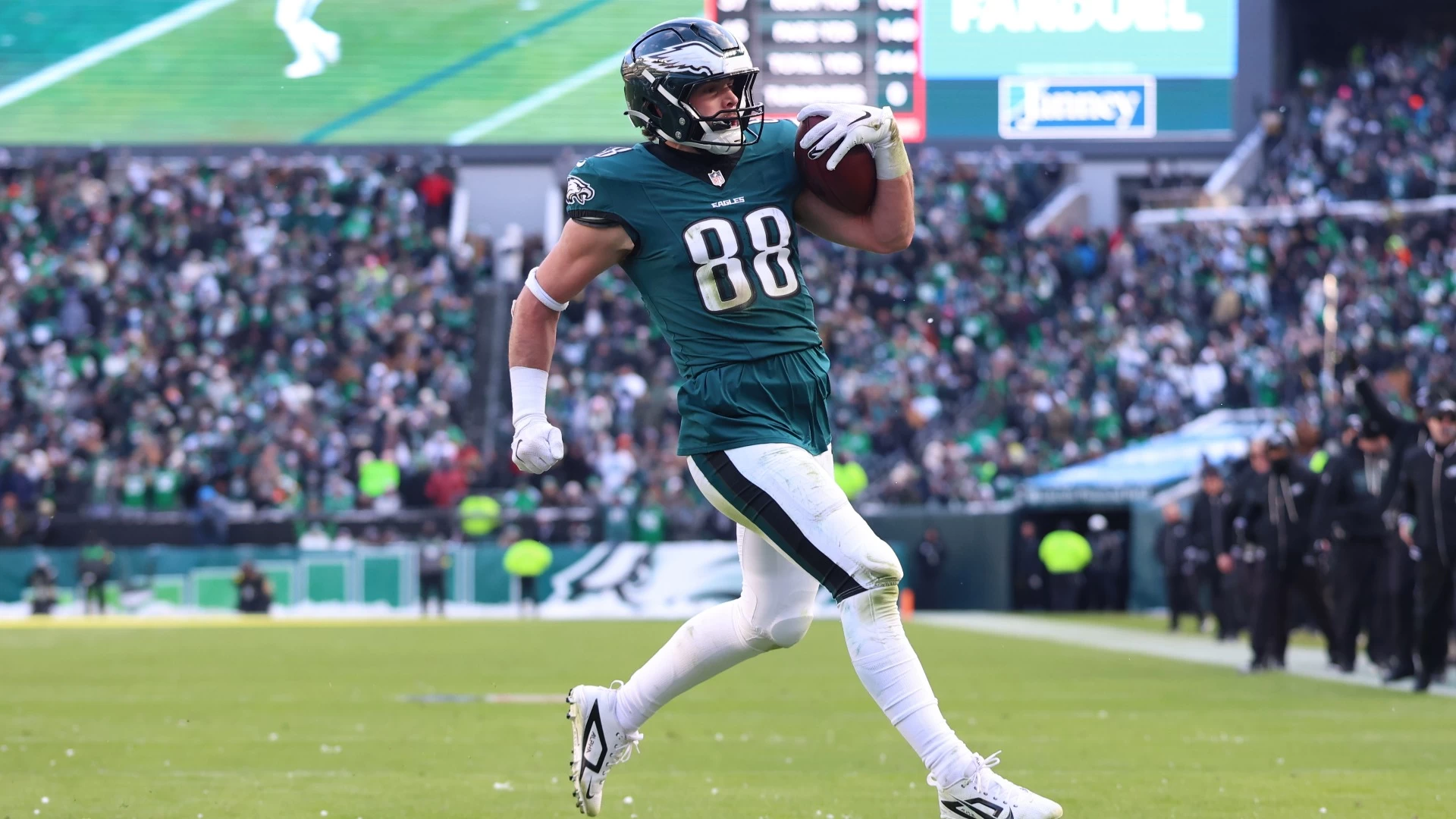 Eagles Dominate Raiders 31-0: Jalen Hurts Shines Bright