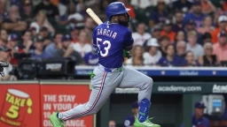 Hot Stove MLB Updates: Phillies Sign Adolis Garcia