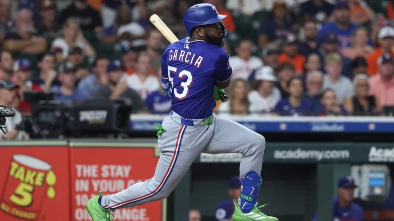 Hot Stove MLB Updates: Phillies Sign Adolis Garcia