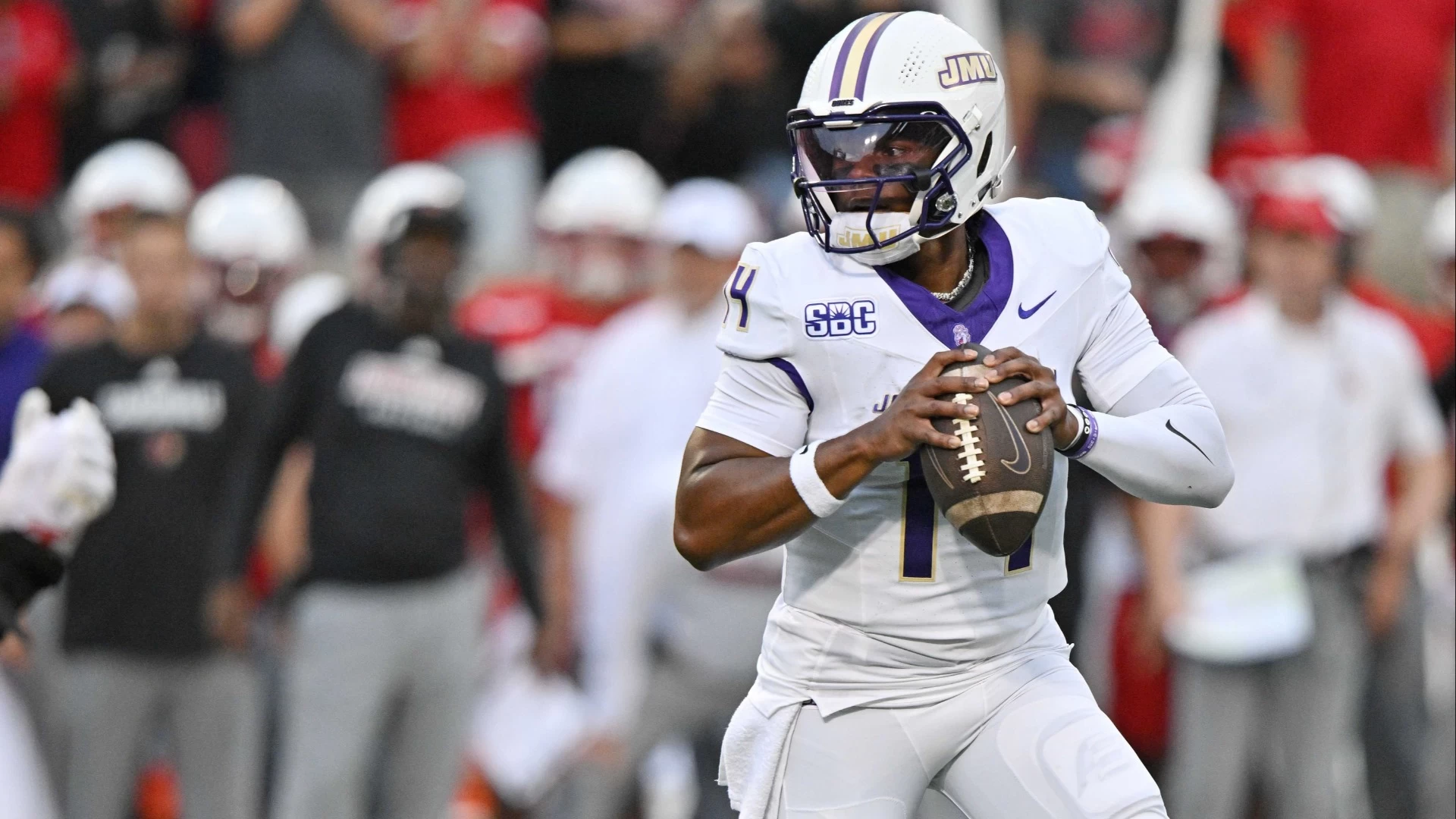 Dante Moore & Alonza Barnett's Impact in Football Game