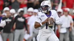 Dante Moore & Alonza Barnett's Impact in Football Game