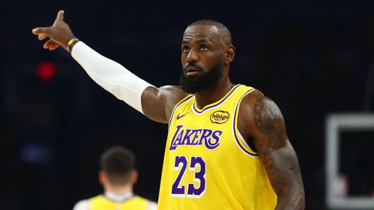 Rockets vs. Lakers Christmas Clash: Odds & Player Updates