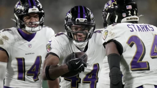 Ravens Down Green Bay 41-24; Steelers Await for NFC North Title