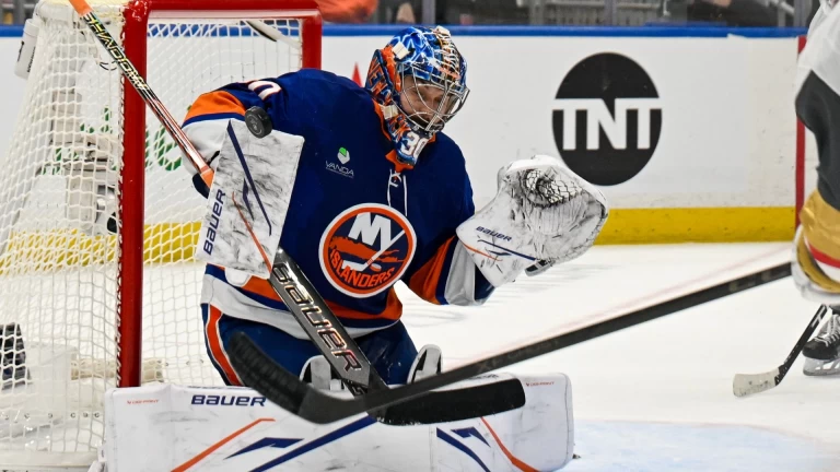 NHL Vezina Trophy Favorite: Sorokin Leads the Race