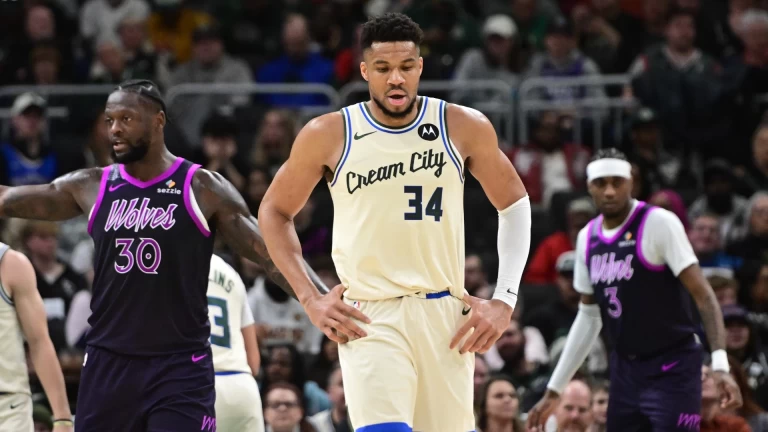 Giannis Antetokounmpo Throws Boos Back at Fans in Loss