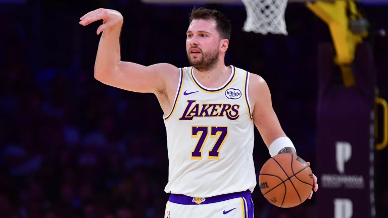 Lakers Favored in High-Stakes Game Against Nuggets