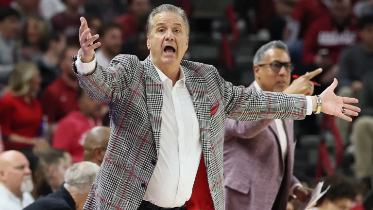 Arkansas Razorbacks Dominate Vanderbilt 93-68 at Home