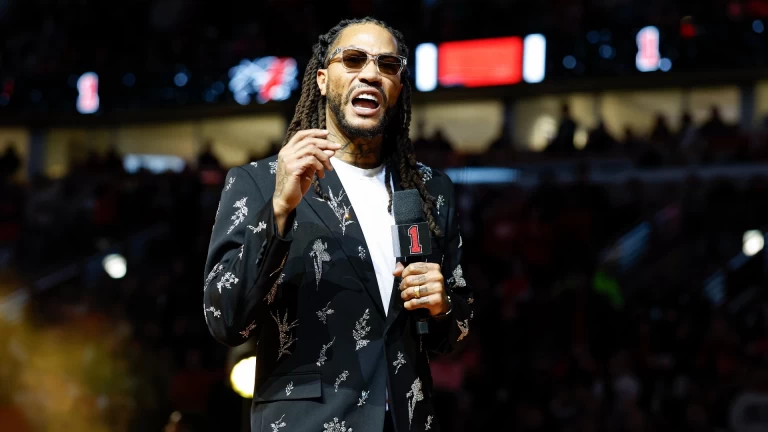 Chicago Bulls Officially Retire Derrick Rose's Jersey on Saturday