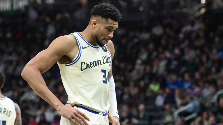 Milwaukee Bucks Trade Deadline Strategy: Does Giannis Leave?