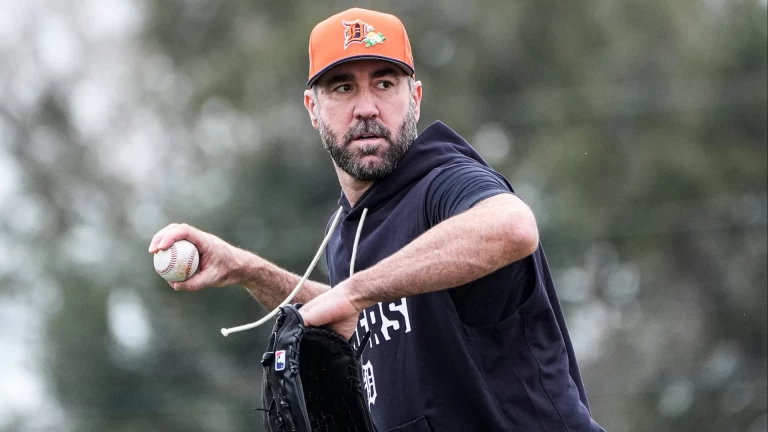 MLB Spring Training Update: Pitchers & Catchers Report