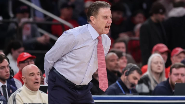 Saturday NCAA Basketball Matchups & Potential Upsets