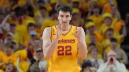 Iowa State Narrowly Defeats Houston 70-67 in Tight Game