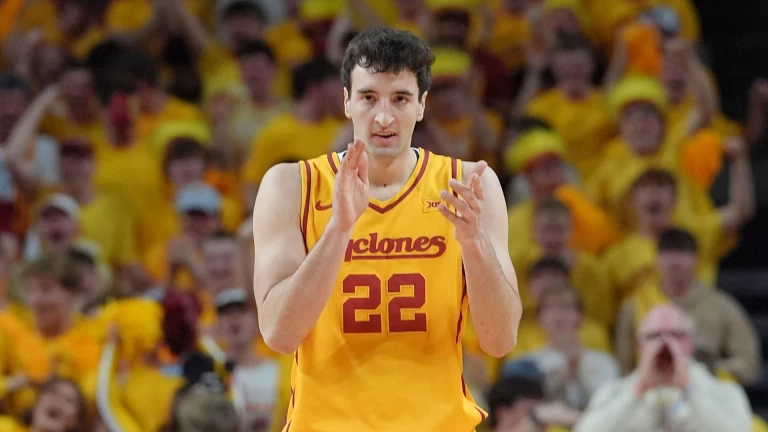 Iowa State Narrowly Defeats Houston 70-67 in Tight Game