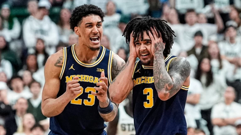 Updated College Basketball Odds: Favorites & Dark Horses