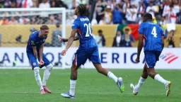 Dramatic Football Weekend: Late Goals Shake Tables