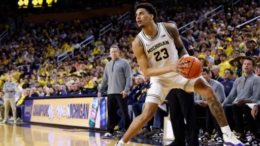 Friday College Basketball Showdowns: Michigan vs. Illinois & More