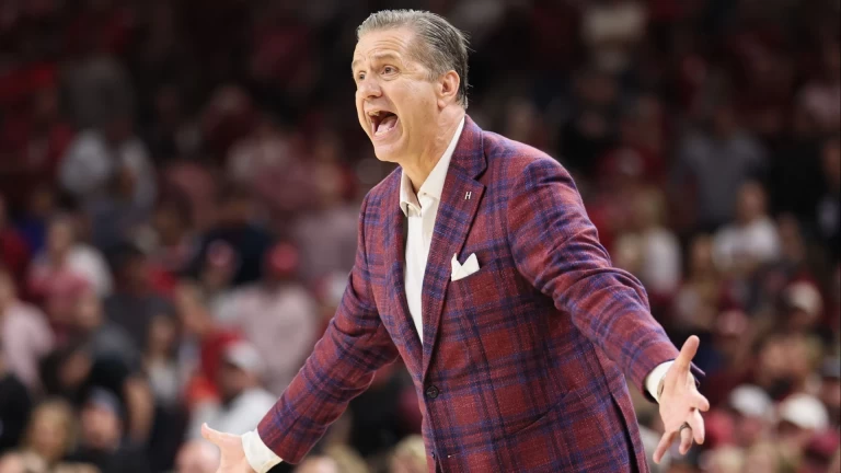 Florida vs. Arkansas: Betting on the Under in Late-Night Clash