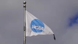 Decline of 4-Year Seniors in College Basketball Era