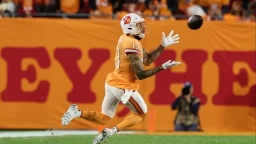 Mike Evans Signs 3-Year Deal in San Francisco; News & Updates