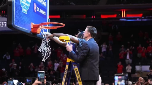 St. John's Takes Charge Against UConn in Big East Championship