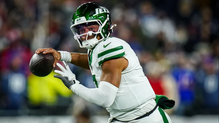Justin Fields Joins Chiefs as Backup QB for the 2026 Season