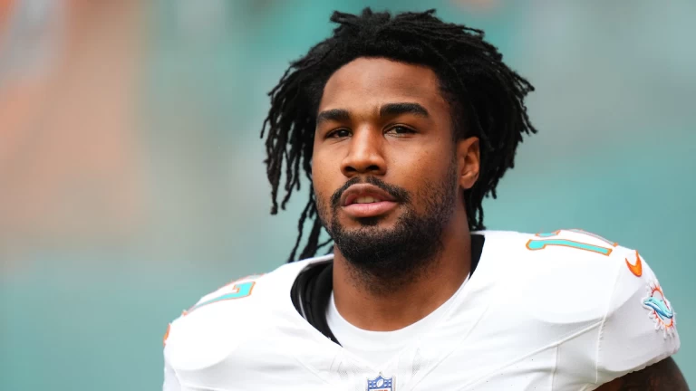 Denver Broncos Trade for WR Jaylen Waddle: Latest Details