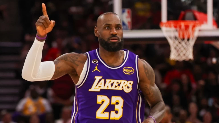 LeBron James, Lakers Finding Form Late in NBA Season