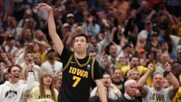 Iowa Stuns Florida in 2nd Round Behind Last-Second Shot