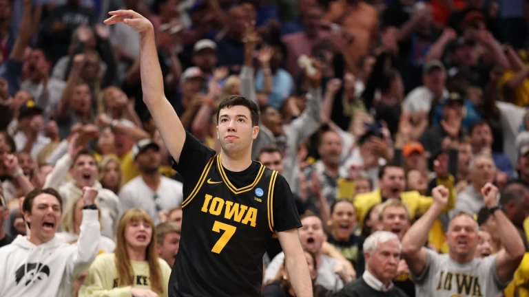 Iowa Stuns Florida in 2nd Round Behind Last-Second Shot
