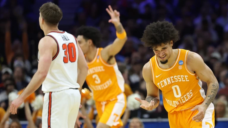 Gillespie Shines as Tennessee Advances Past Virginia to Sweet 16