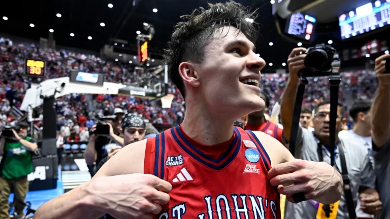 St. John's Wins on Buzzer Beater Over Kansas to Reach Sweet 16