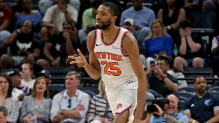 Mikal Bridges Extends Game Streak with 23-Second Appearance