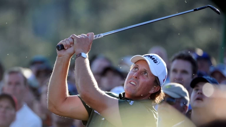 Dramatic Club Selection and Shot by Phil Mickelson at the Masters Latest Video Thumbnail