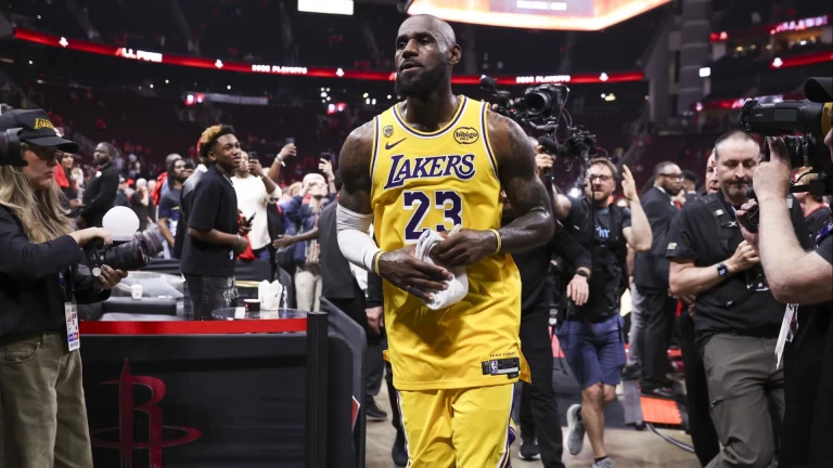 LeBron James' Epic Performance at 41 Against Rockets