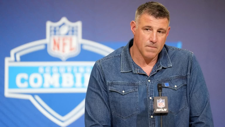 Patriots HC Mike Vrabel Continues to Navigate Awkward Offseason