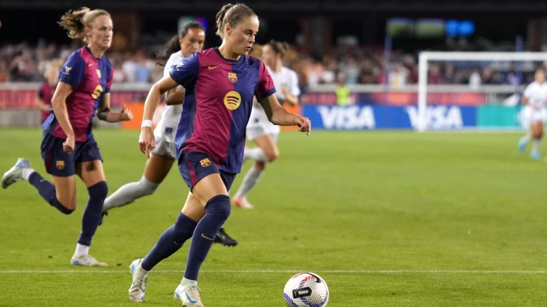 Barcelona Dominates Women’s Champions League Match 4-0