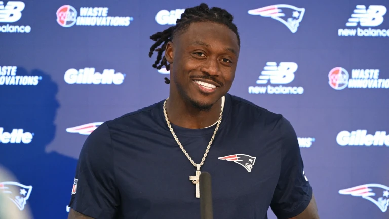A.J. Brown Spends First Day with Patriots Following Trade