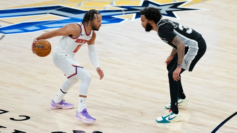 Knicks Throw First Punch, Take Game 1 of Finals vs. Spurs