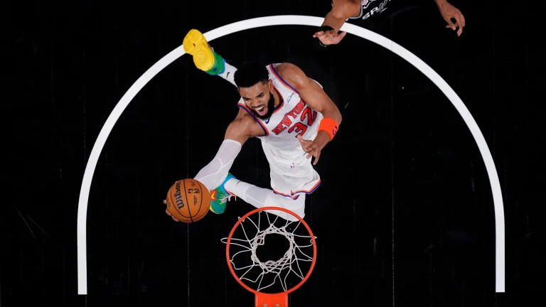 Knicks' Stunning 2-0 Playoff Lead in San Antonio Examined