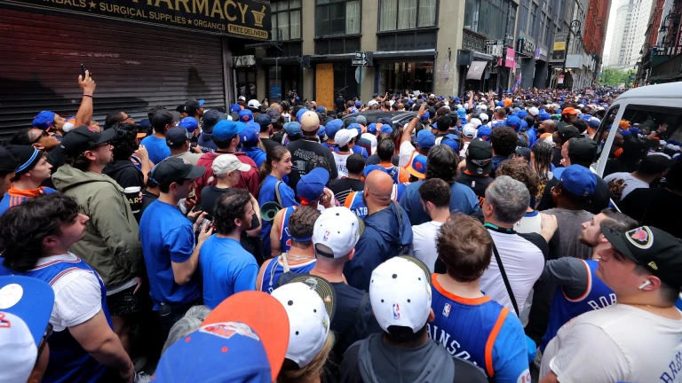 Knicks Celebrate Historic Parade: Fans Euphoria Unleashed!