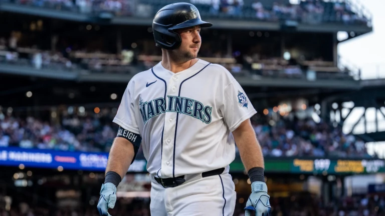 Mariners Disappoint Again: Reds Eye Wild Card Spot in MLB
