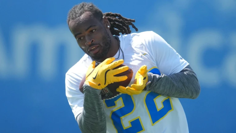 Najee Harris Signs with Giants, Bolsters Backfield