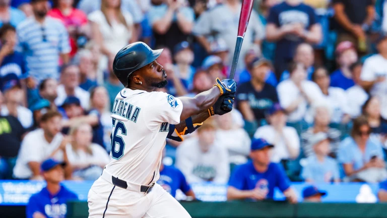 Randy Arozarena Shines with Home Runs as Mariners Struggle