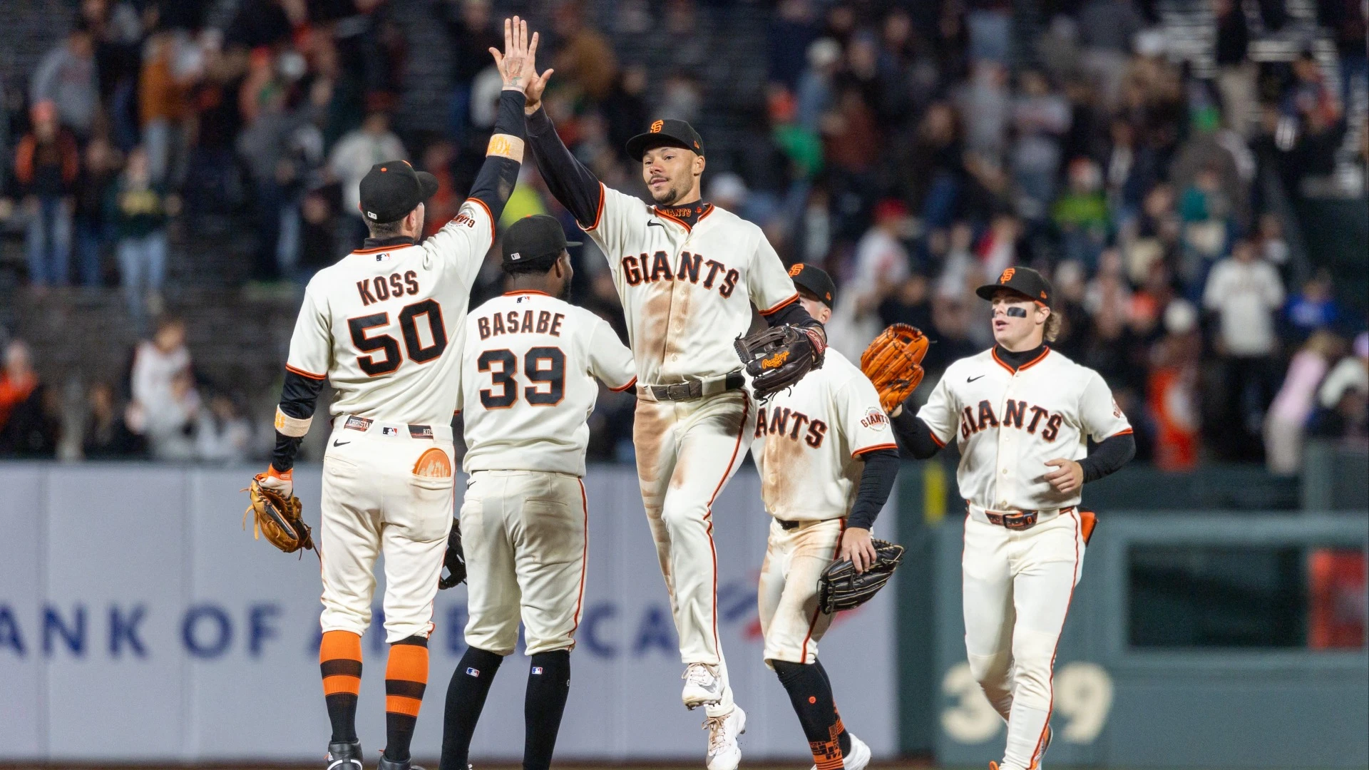 Giants Battle Reds; Padres Looks to Bounce Back vs. Pirates
