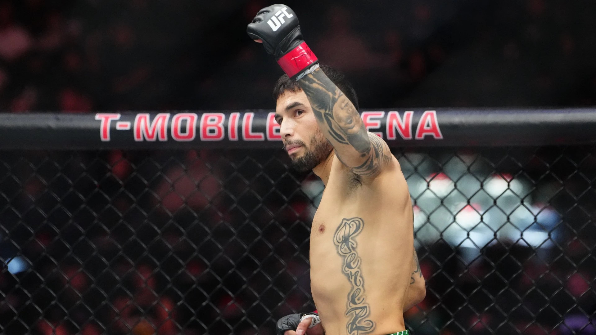 Alex Perez Faces Su Mudaerji in Early Morning Fight Clash