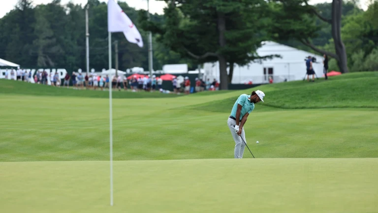 Akshay Bhatia Provides Cross-Handed Chipping Tips!