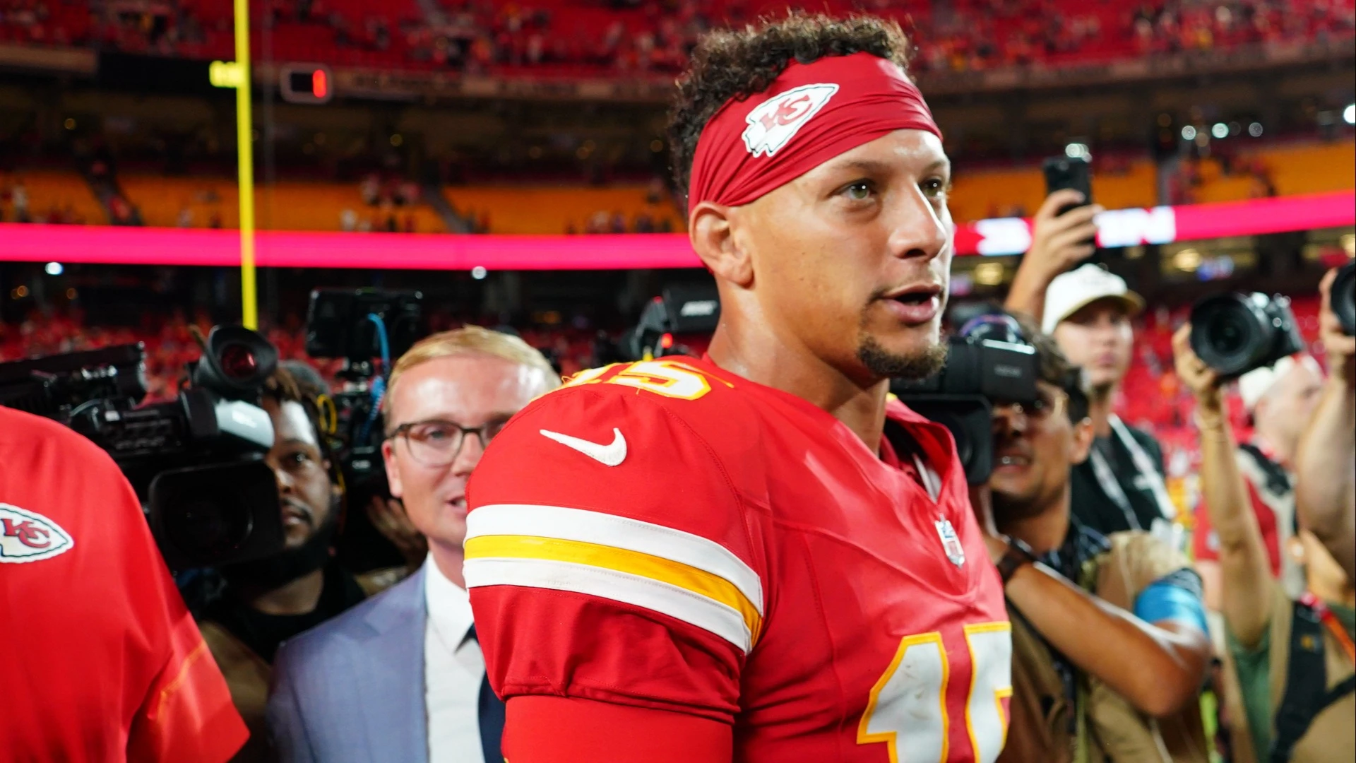 Patrick Mahomes Shines After Injury: Chiefs Triumph